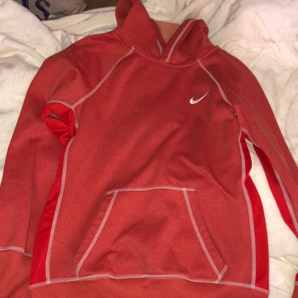 pink nike therma fit hoodie